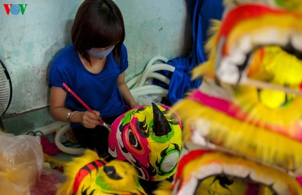 Unicorn head making booms ahead of full-moon festival - ảnh 4